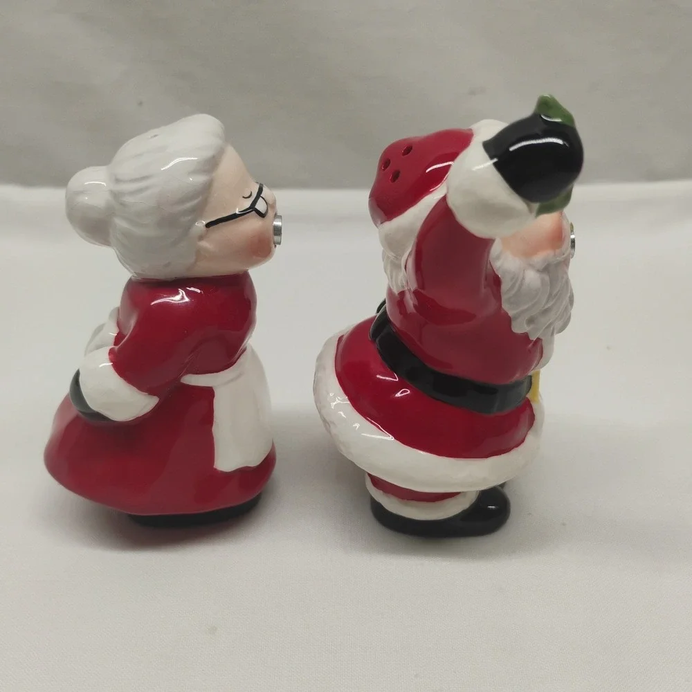 Ceramic Magnetic Santa & Mrs Claus Kissing Mistletoe Salt & Pepper Shaker Set